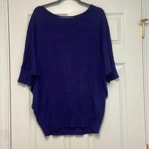 EUC. Violet dolmen sleeve fine knit sweater.